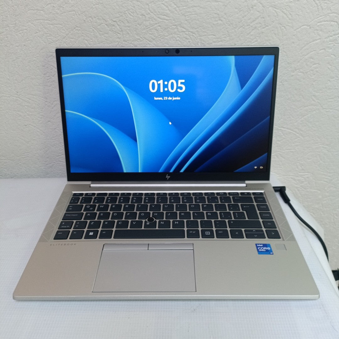 LAPTOP HP ELITEBOOK 840 G8 (2023) 256 GB SSD 16 GB RAM (SEMINUEVO)