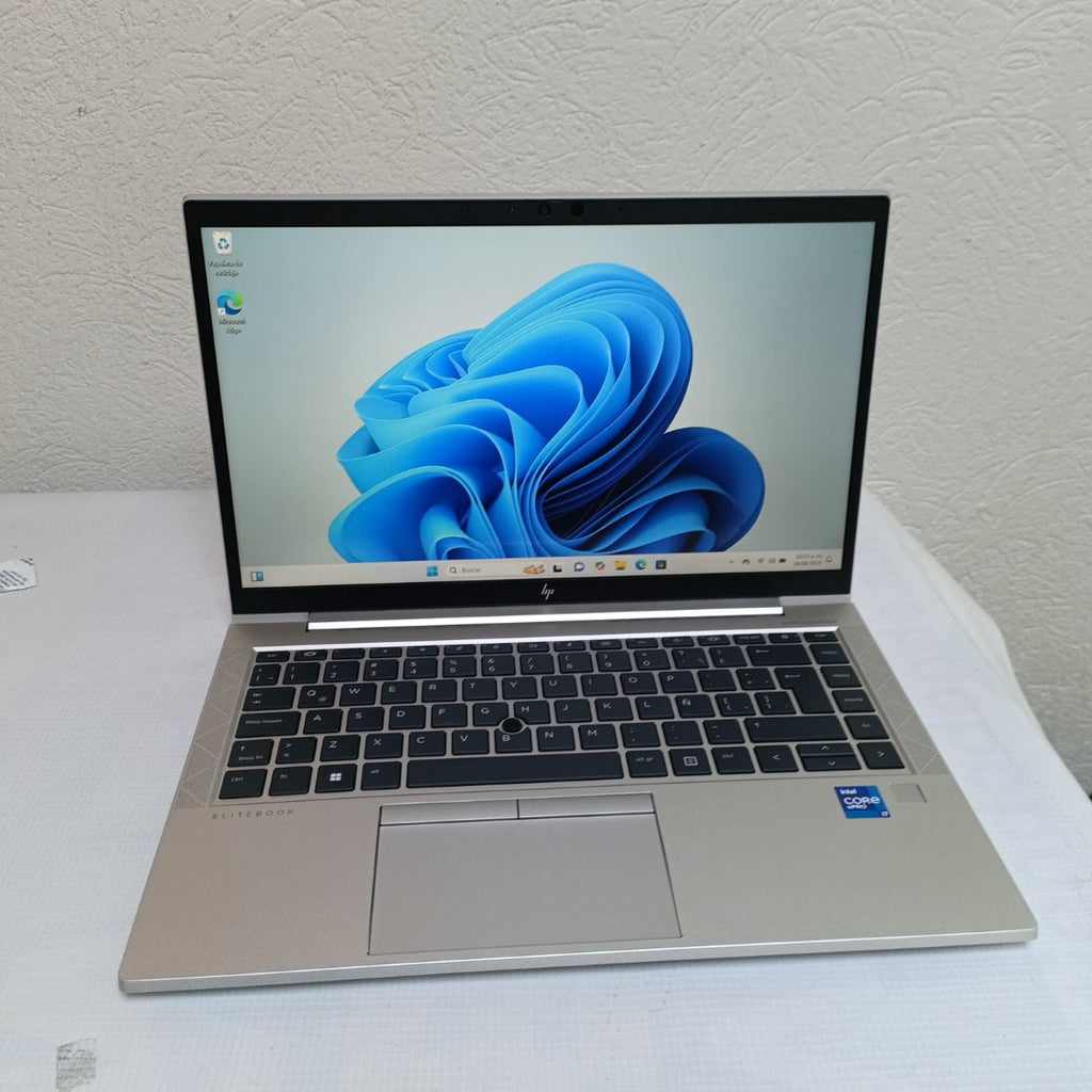 LAPTOP HP ELITEBOOK 840 G8 (2023) 256 GB SSD 16 GB RAM (SEMINUEVO)