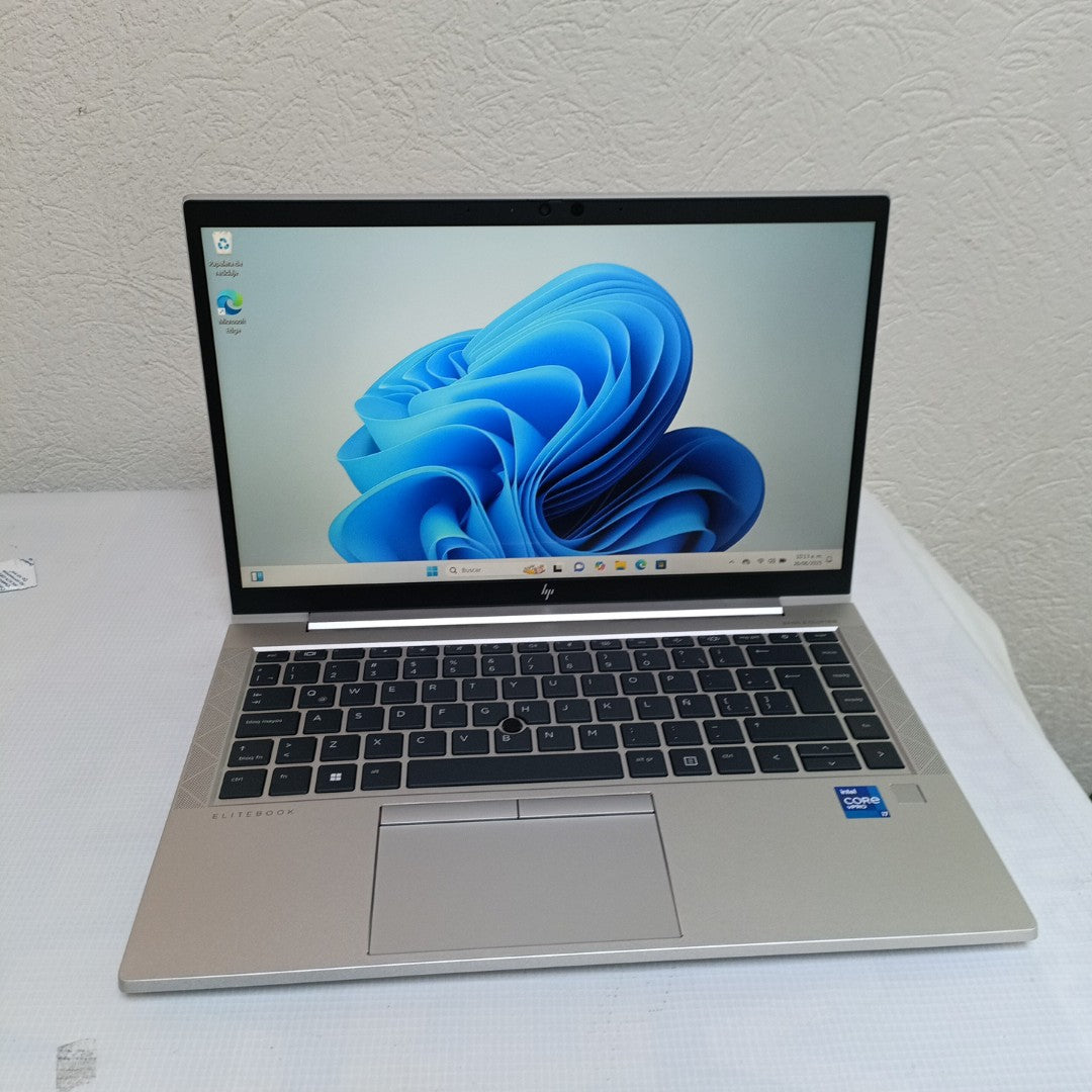 LAPTOP HP ELITEBOOK 840 G8 (2023) 256 GB SSD 16 GB RAM (SEMINUEVO)