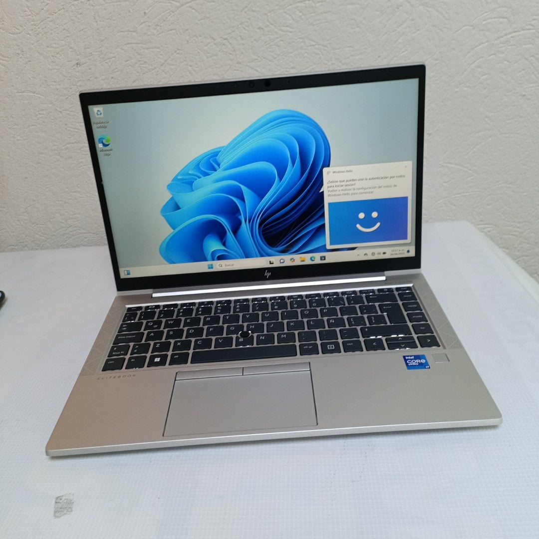 LAPTOP HP ELITEBOOK 840 G8 (2023) 256 GB SSD 16 GB RAM (SEMINUEVO)