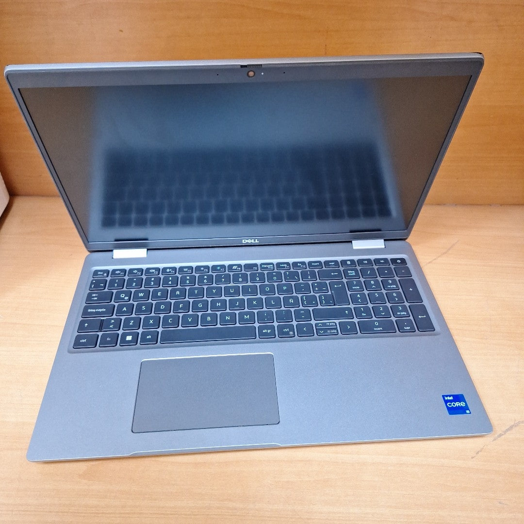 LAPTOP DELL LATITUDE 5530 (2022) 512 GB SSD 16 GB RAM (SEMINUEVO)
