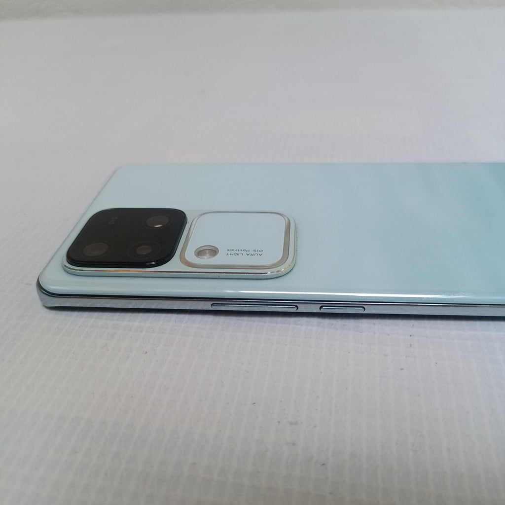 CELULAR VIVO V30 V2318 (2024) 512 GB 12 GB RAM (SEMINUEVO)