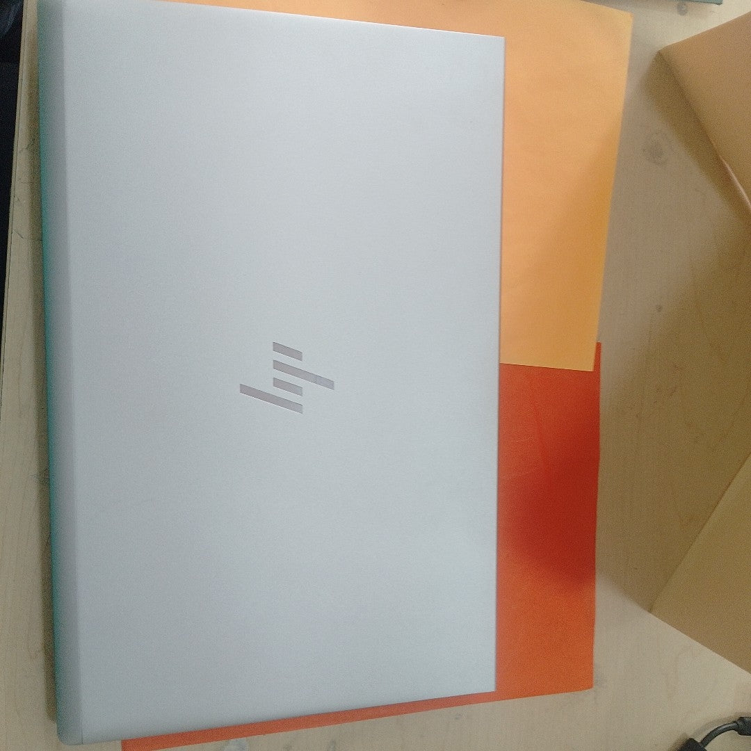LAPTOP HP ELITEBOOK 640 G9 (2023) 512 GB SSD 16 GB RAM (SEMINUEVO)