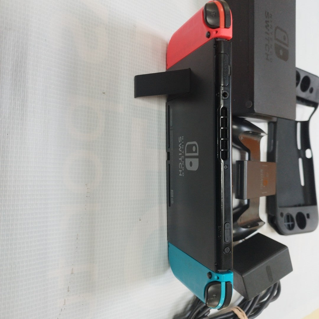 CONSOLA DE VIDEOJUEGO NINTENDO SWITCH 1.1 32 GB (SEMINUEVO)