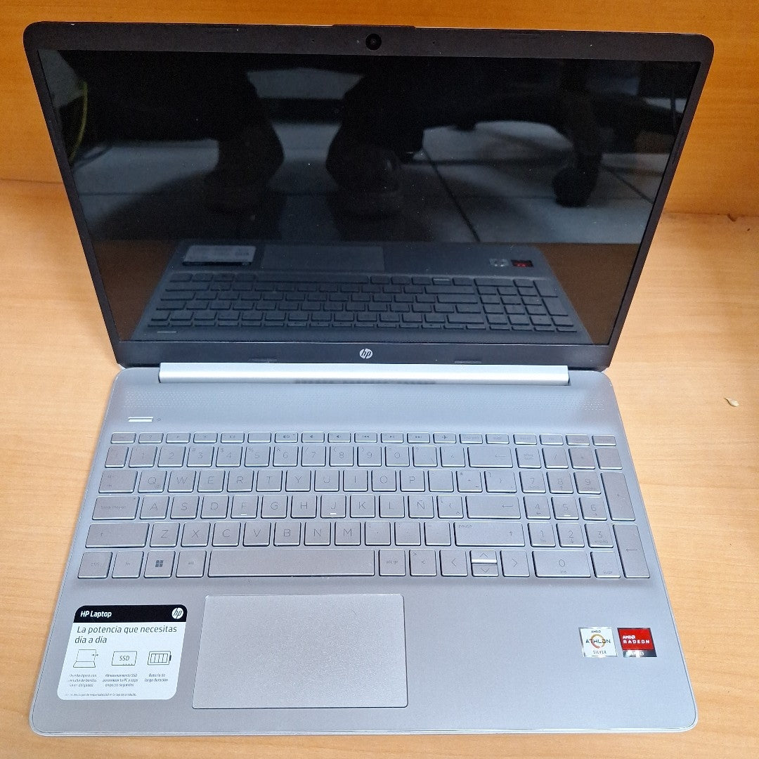 LAPTOP HP 15-EF1501LA (2022) 256 GB SSD 8 GB RAM (SEMINUEVO)