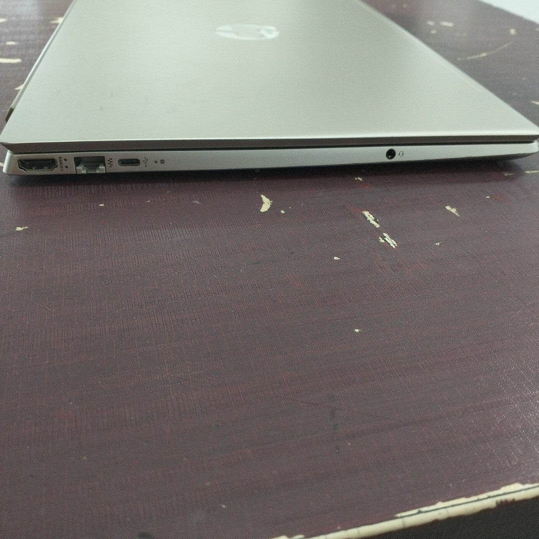 LAPTOP HP PAVILION 15-CW1012LA (2023) 1 TB + 128 GB SSD 12 GB RAM (SEMINUEVO)