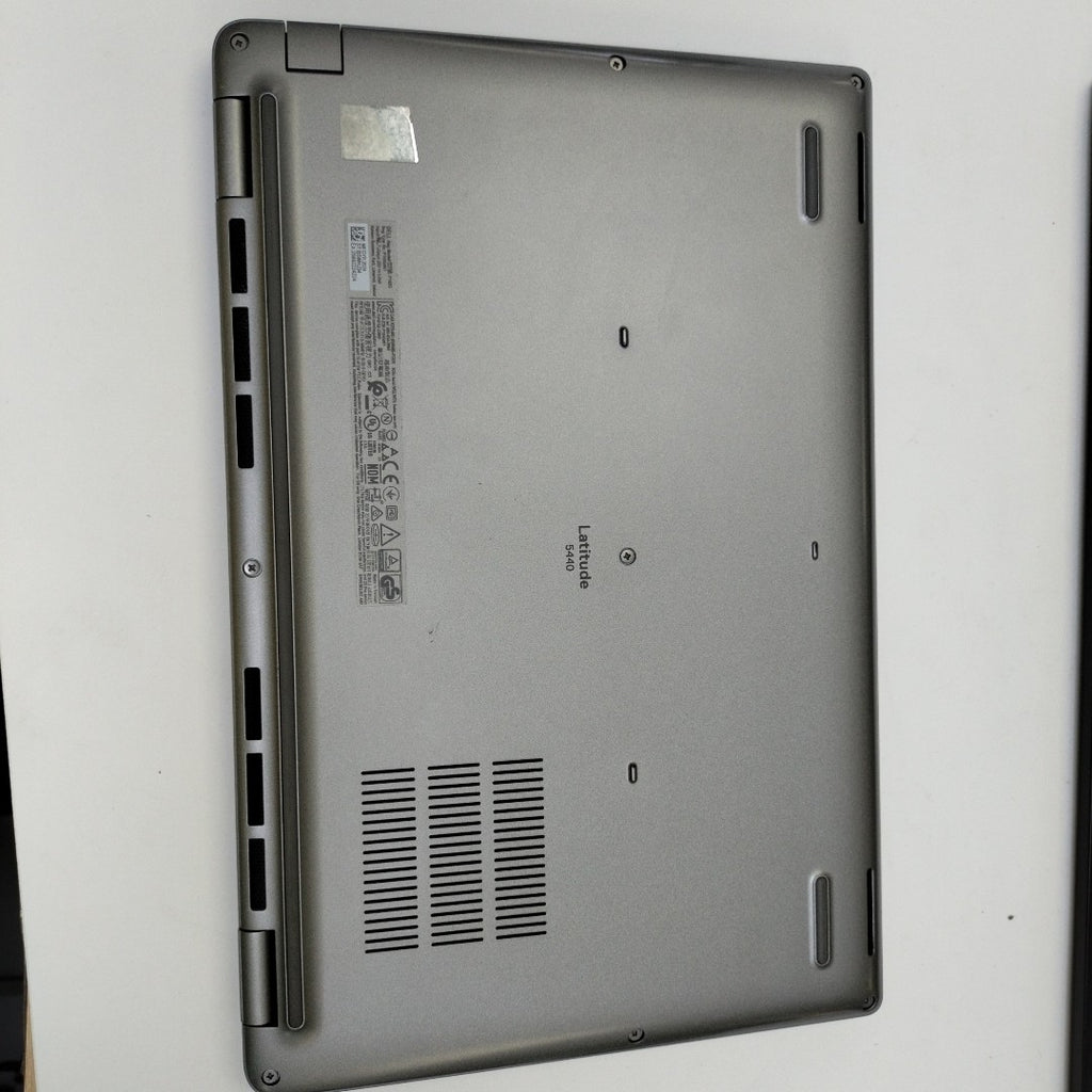 LAPTOP DELL LATITUDE 5540 (2024) 256 GB SSD 16 GB RAM (SEMINUEVO)