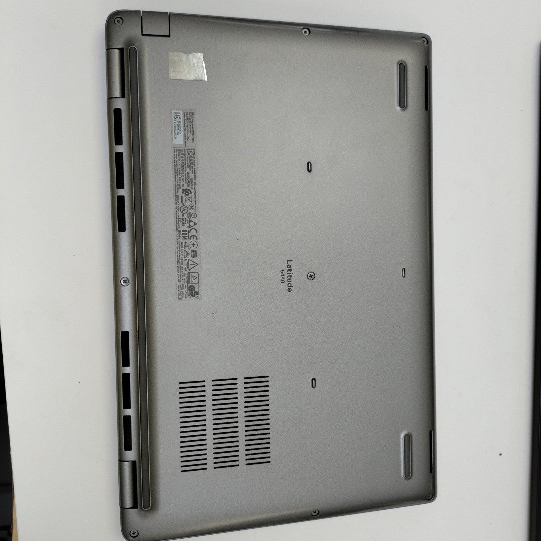 LAPTOP DELL LATITUDE 5540 (2024) 256 GB SSD 16 GB RAM (SEMINUEVO)