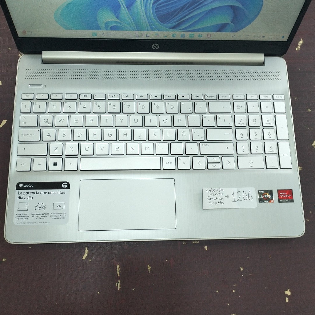 LAPTOP HP 15-EF2518LA (2023) 256 GB SSD 12 GB RAM (SEMINUEVO)