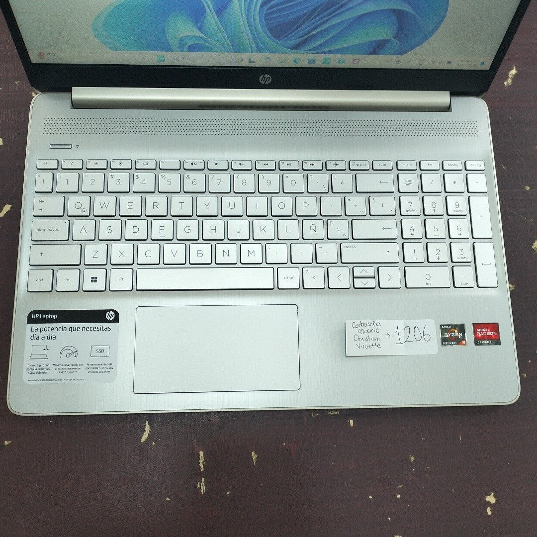 LAPTOP HP 15-EF2518LA (2023) 256 GB SSD 12 GB RAM (SEMINUEVO)