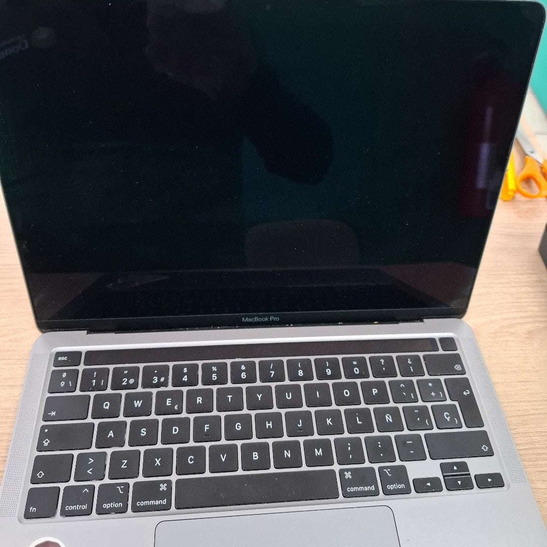 LAPTOP APPLE MACBOOK PRO 13" 2020 1.4 A2289 256 GB SSD 8 GB RAM (SEMINUEVO)