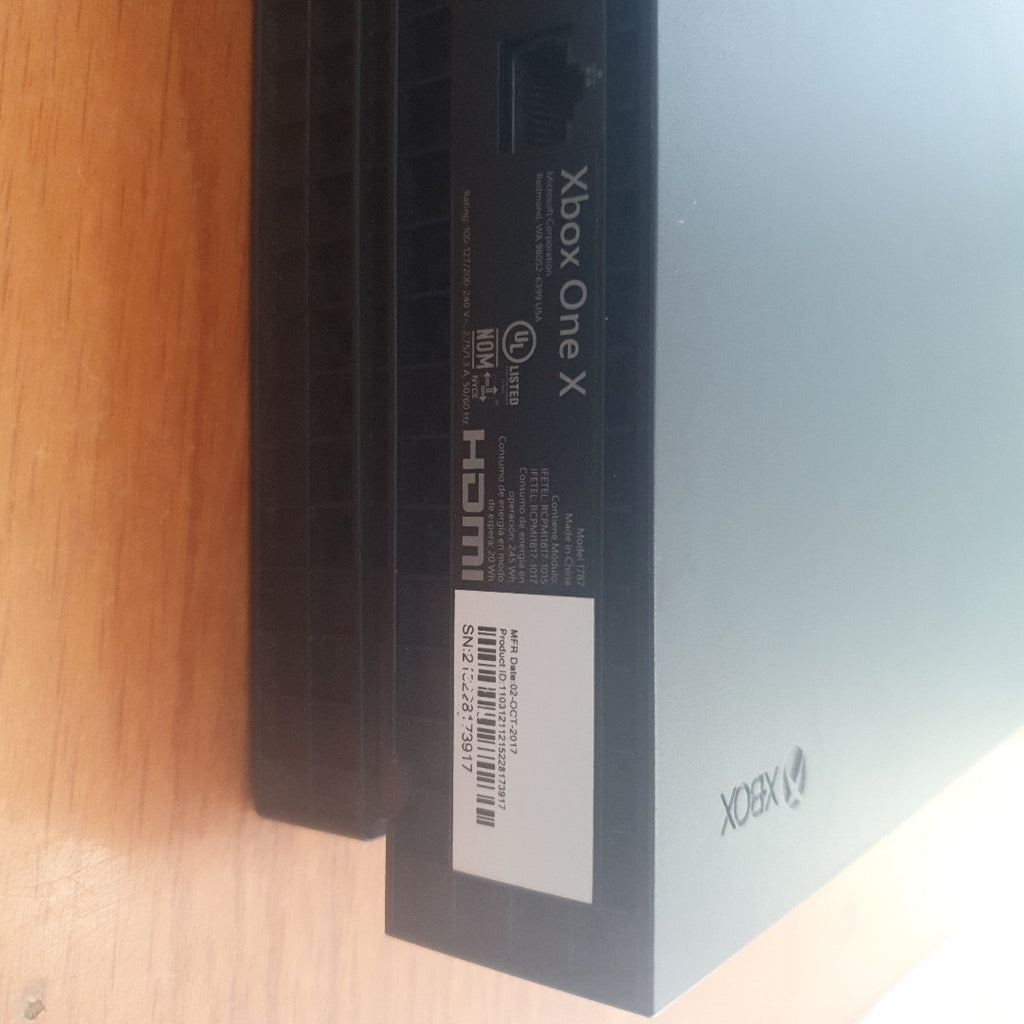 CONSOLA DE VIDEOJUEGO MICROSOFT XBOX ONE X 1 TB (SEMINUEVO)