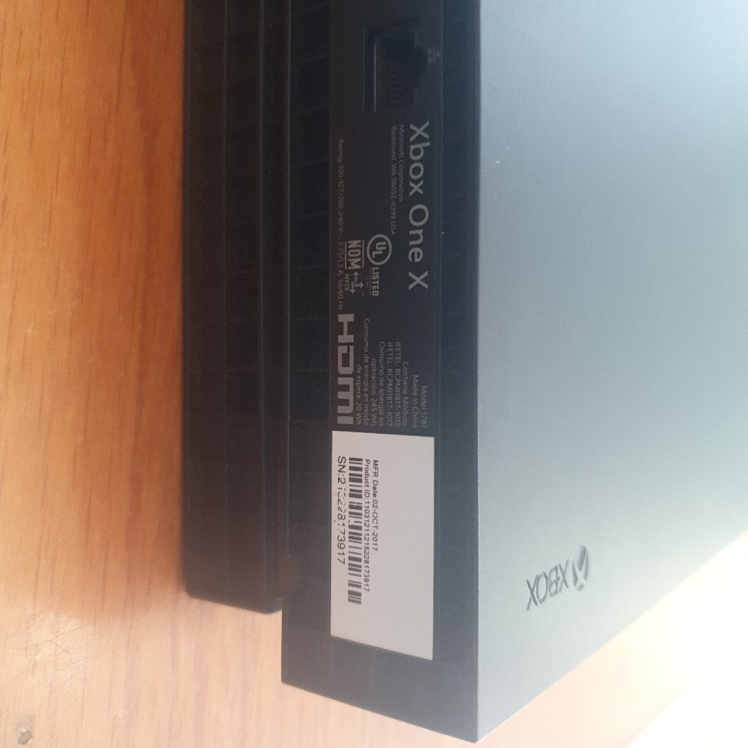 CONSOLA DE VIDEOJUEGO MICROSOFT XBOX ONE X 1 TB (SEMINUEVO)