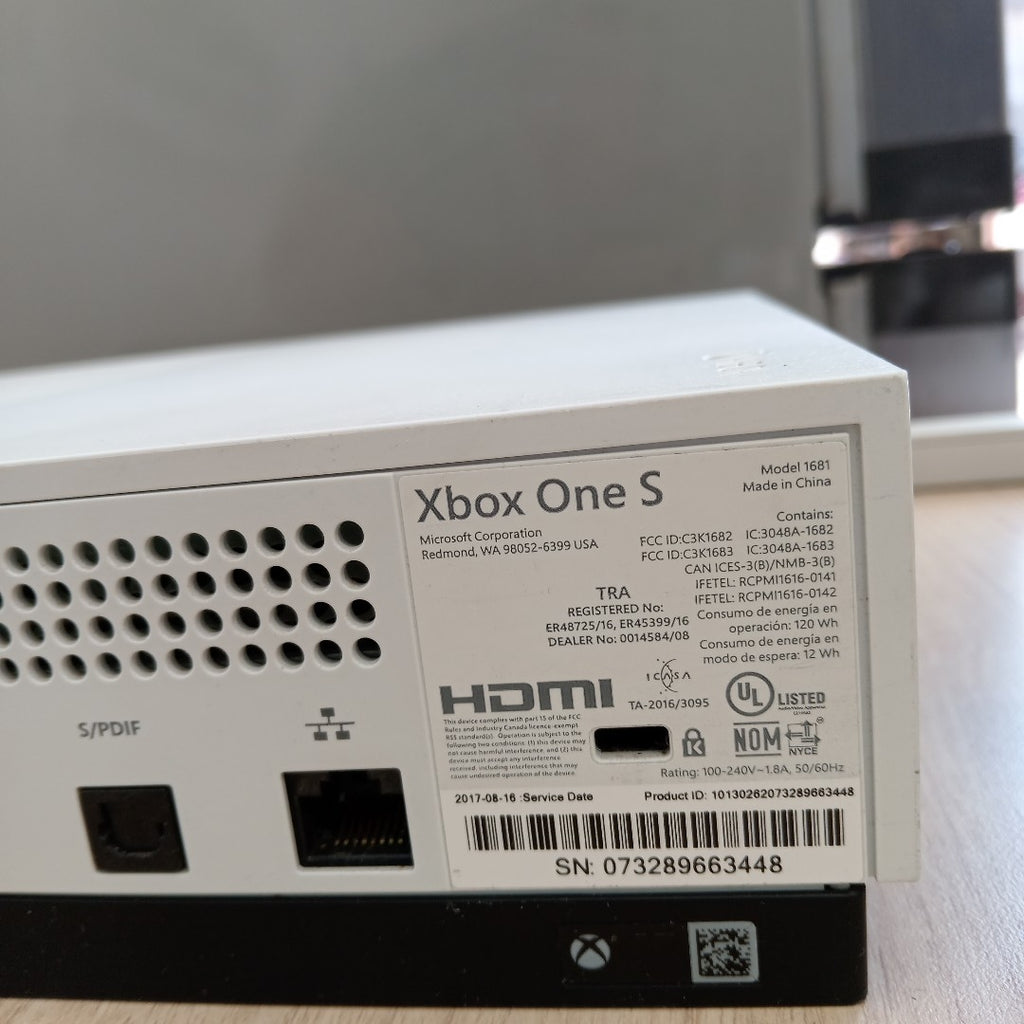 CONSOLA DE VIDEOJUEGO MICROSOFT XBOX ONE S 500 GB  (SEMINUEVO)
