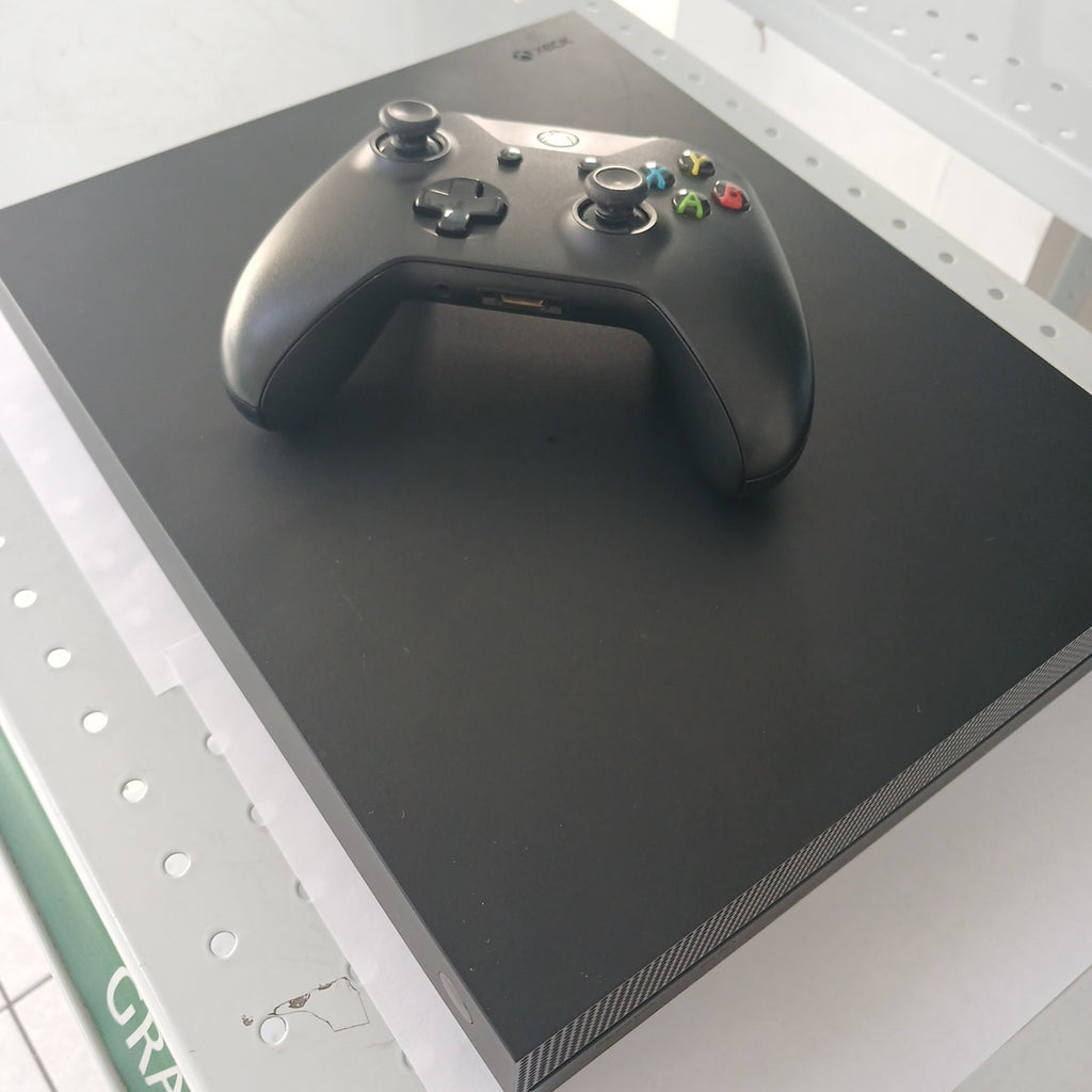 CONSOLA DE VIDEOJUEGO MICROSOFT XBOX ONE X 1 TB (SEMINUEVO)