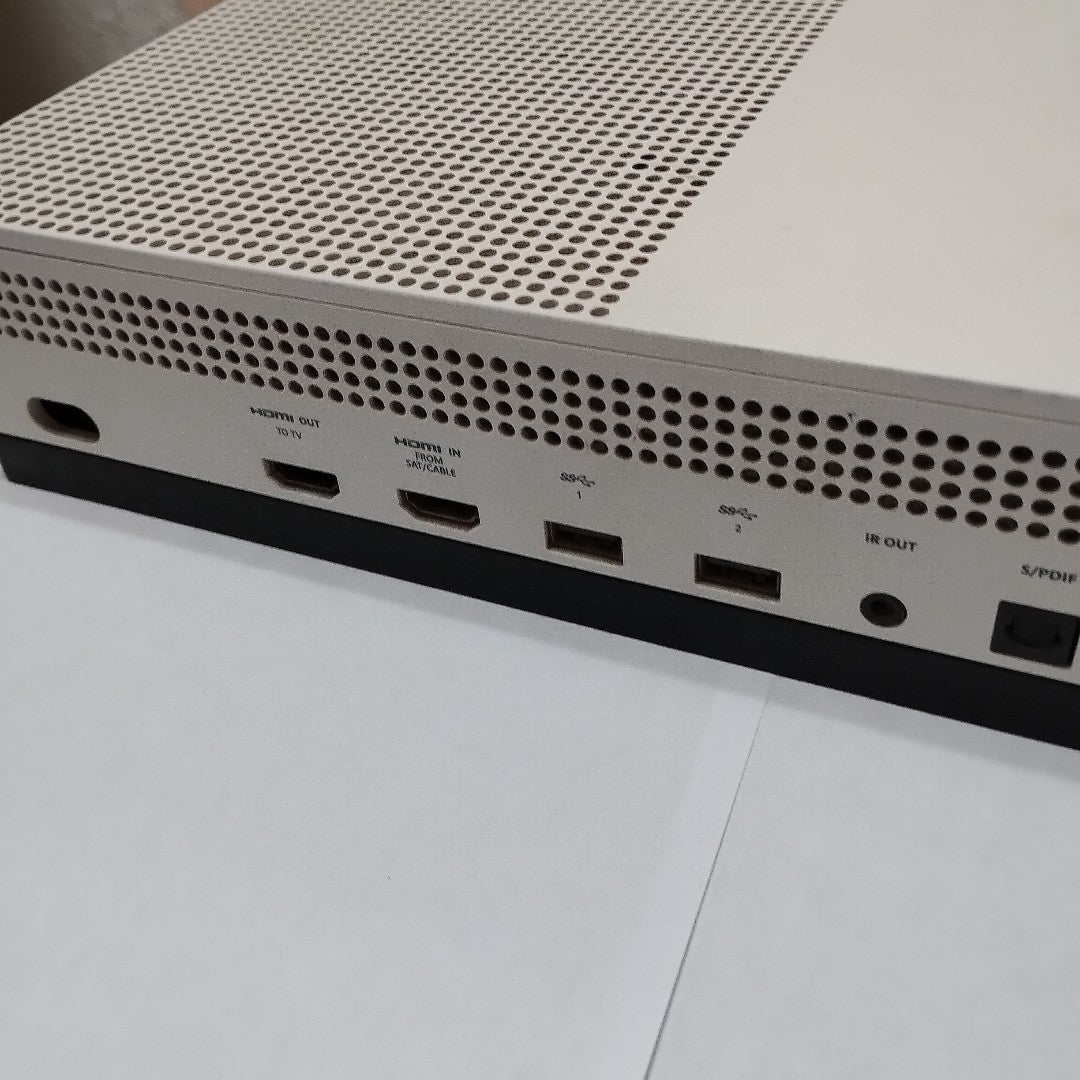 CONSOLA DE VIDEOJUEGO MICROSOFT XBOX ONE S 1 TB (SEMINUEVO)