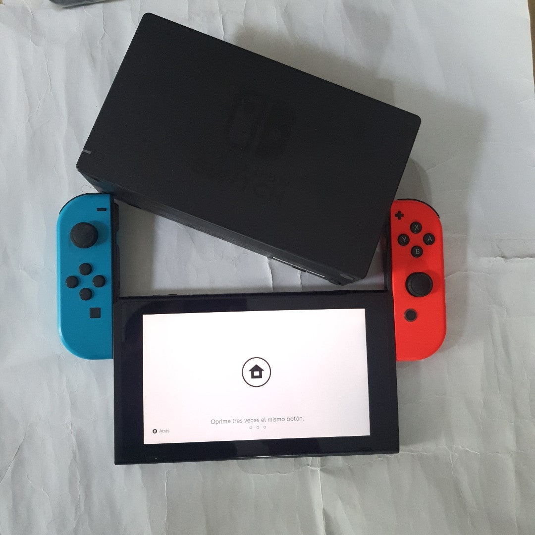 CONSOLA DE VIDEOJUEGO NINTENDO SWITCH 32 GB (SEMINUEVO)