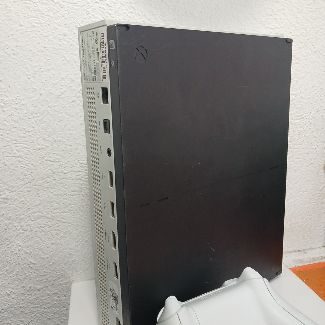 CONSOLA DE VIDEOJUEGO MICROSOFT XBOX ONE S ALL DIGITAL 1 TB (SEMINUEVO)
