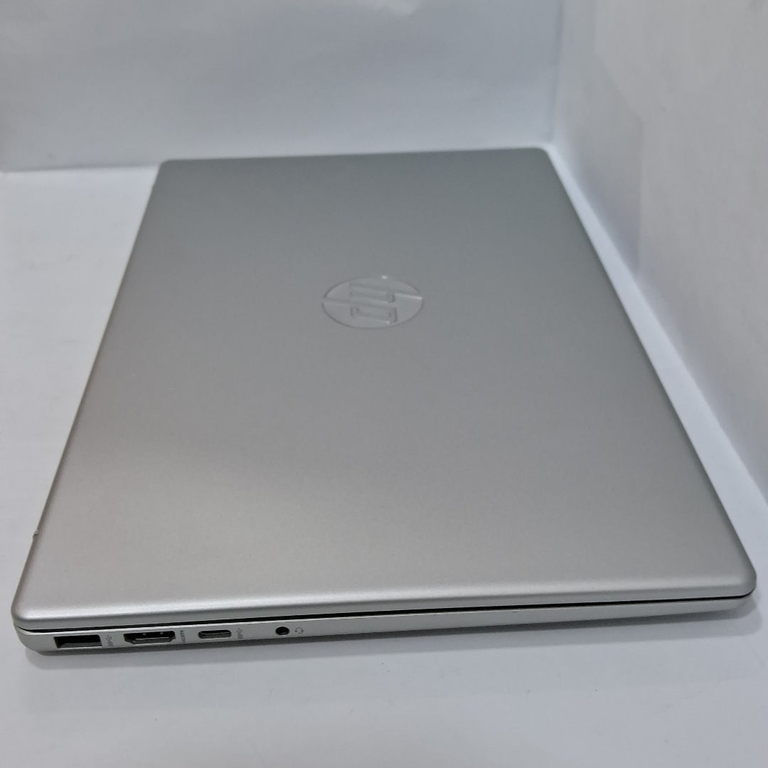 LAPTOP HP 14-EP1000LA (2023) 512 GB SSD 16 GB RAM (SEMINUEVO)