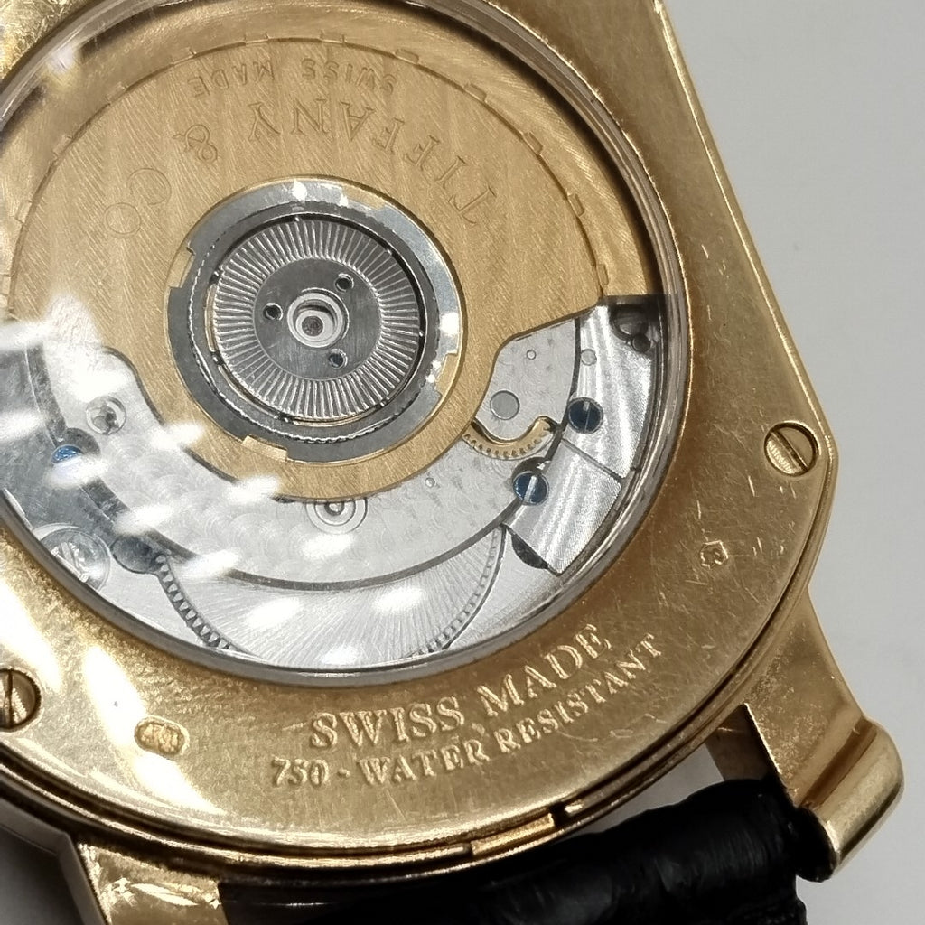 RELOJ CAJA Y PULSO ORO. ORO. 18 K 108.4 GRMS (SEMINUEVO)