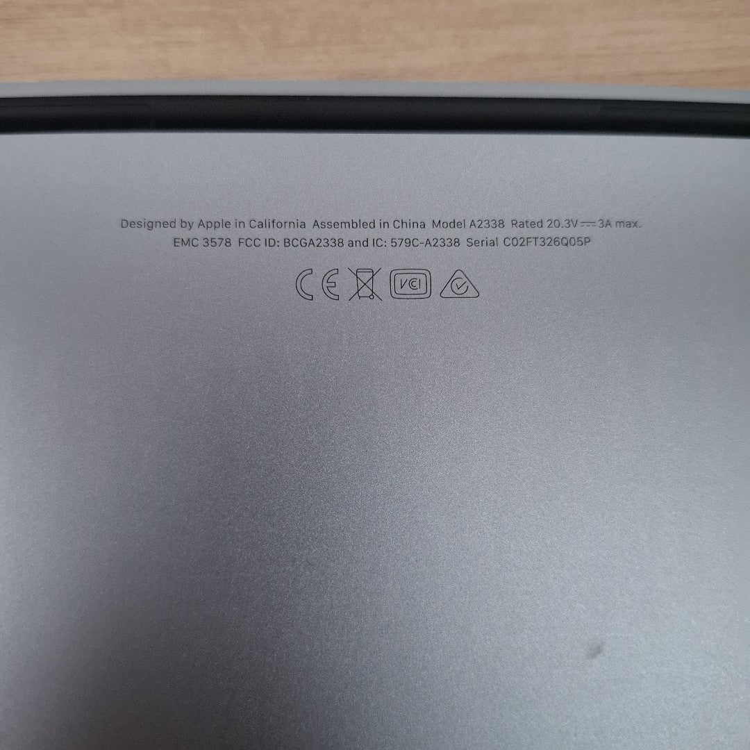 LAPTOP APPLE MACBOOK PRO 13" 2022 3.49 A2338 256 GB SSD 8 GB RAM (SEMINUEVO)