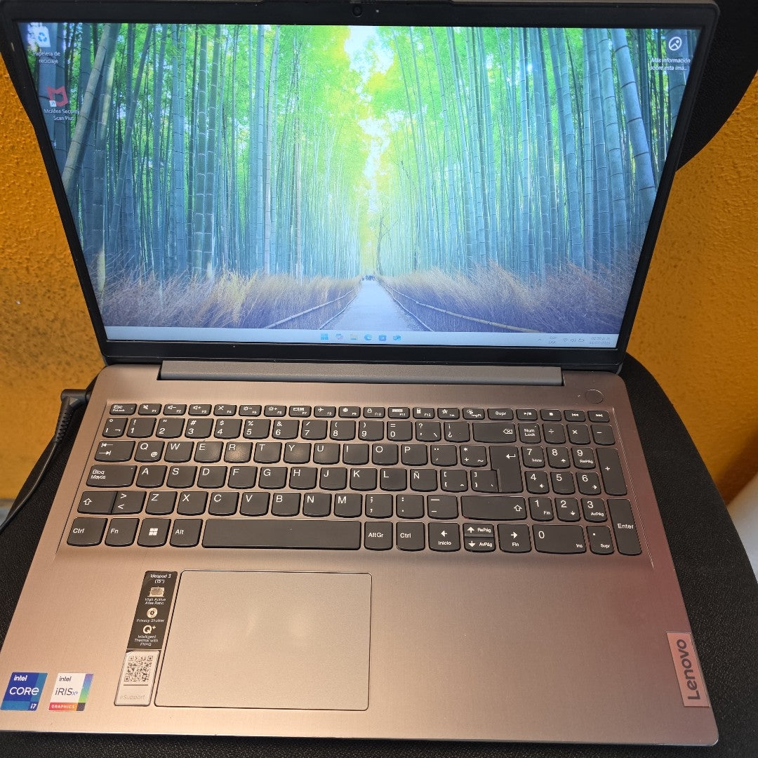 LAPTOP LENOVO IDEAPAD 3 15ITL6 (2022) 512 GB SSD 8 GB RAM (SEMINUEVO)