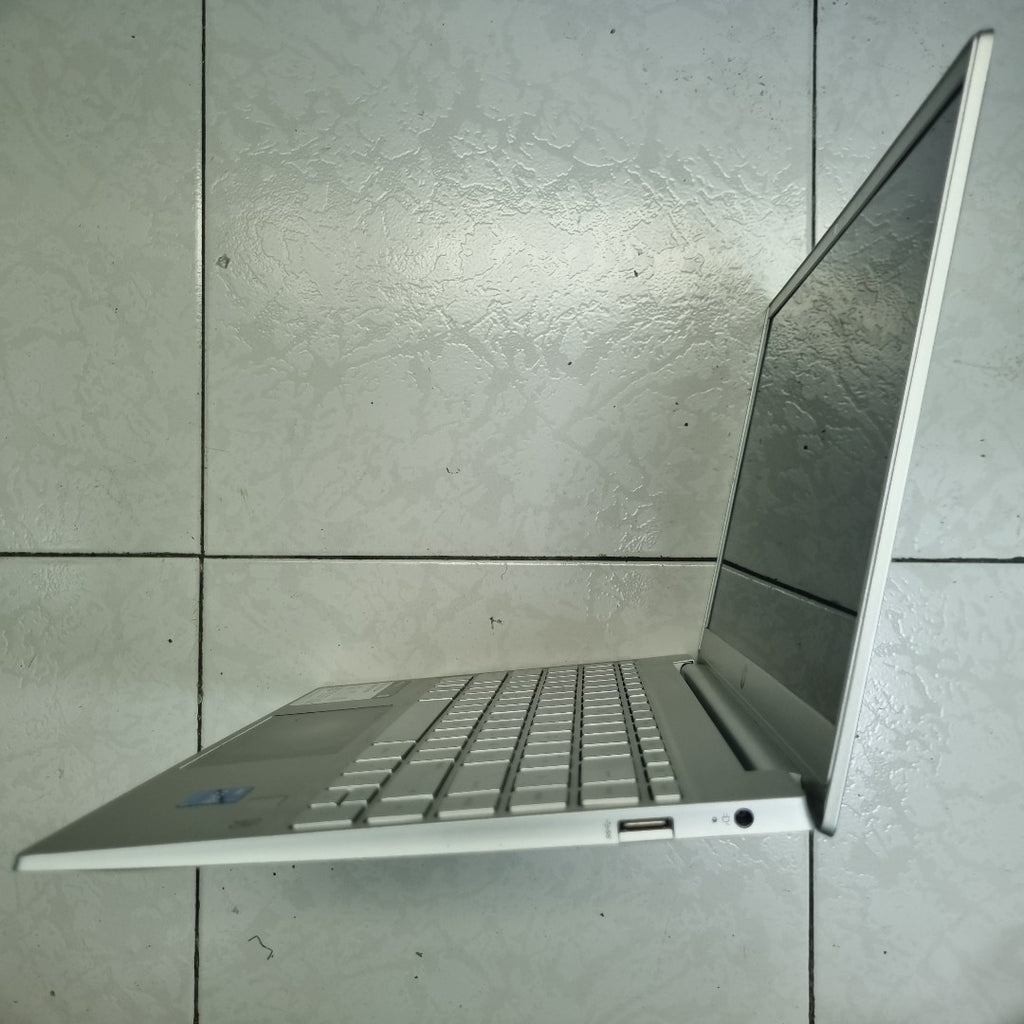 LAPTOP HP PAVILION 13-BB0501LA (2022) 256 GB SSD 8 GB RAM (SEMINUEVO)