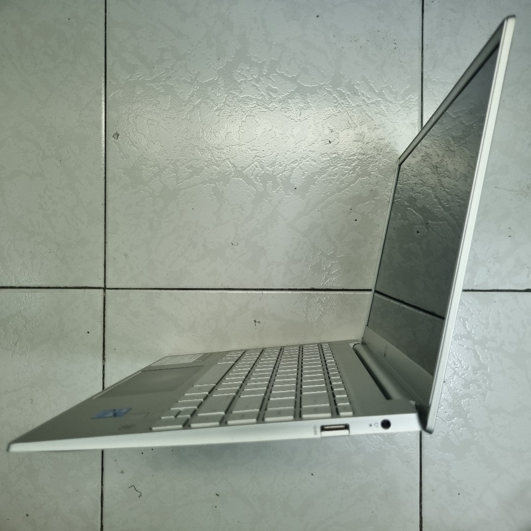 LAPTOP HP PAVILION 13-BB0501LA (2022) 256 GB SSD 8 GB RAM (SEMINUEVO)