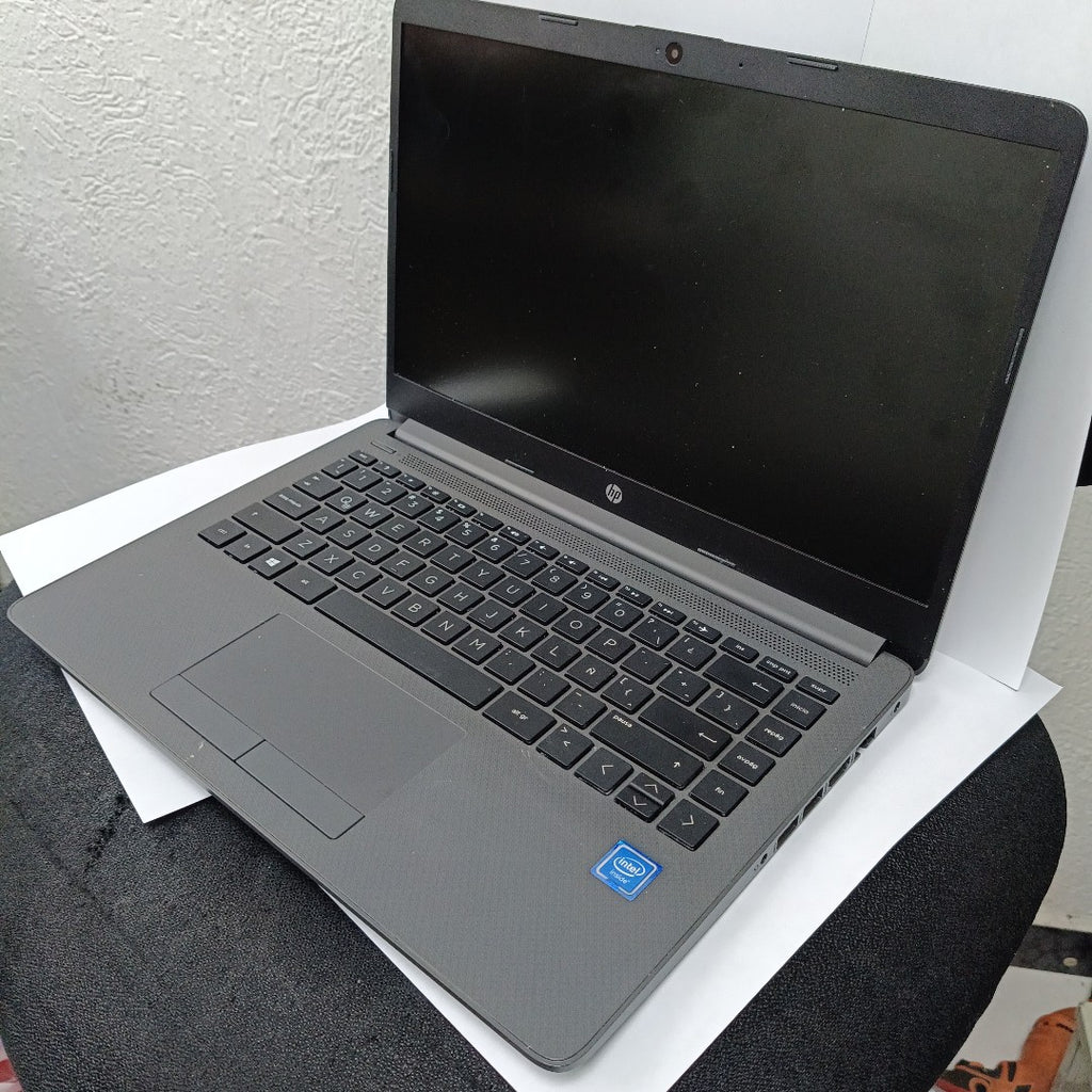 LAPTOP HP 240 G8 (2022) 256 GB SSD 4 GB RAM