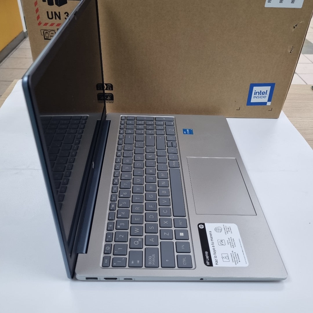 LAPTOP HP 15-FD0026LA (2024) 512 GB SSD 8 GB RAM (SEMINUEVO)