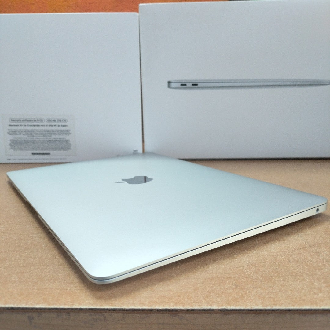 LAPTOP APPLE MACBOOK AIR 13" 2020 3.2 A2337 256 GB SSD 8 GB RAM (SEMINUEVO)