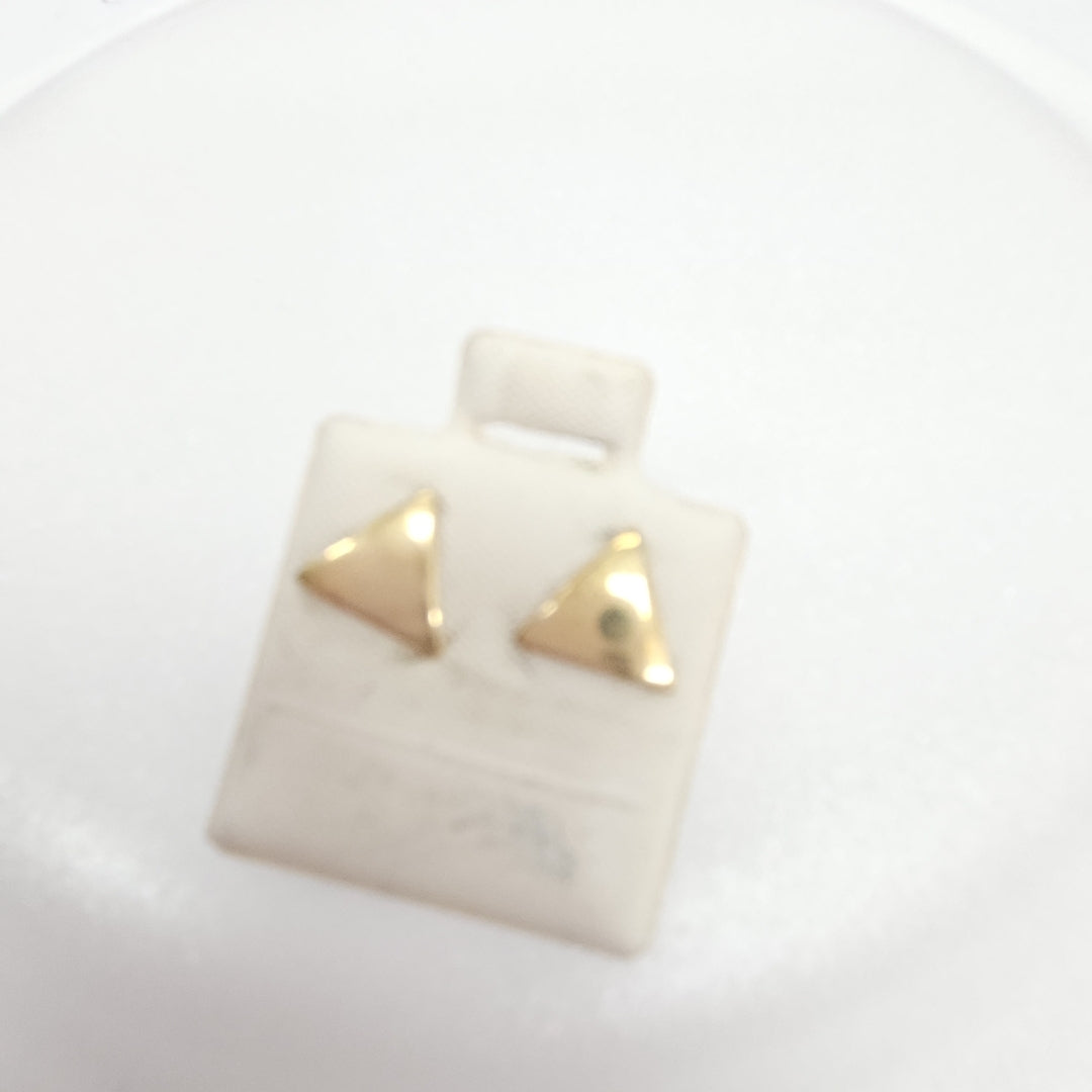 10021BRO46100B461 FRD4 BROQUEL DE TRIANGULO PULIDO ORO 14K 0.9GRS (NUEVO)