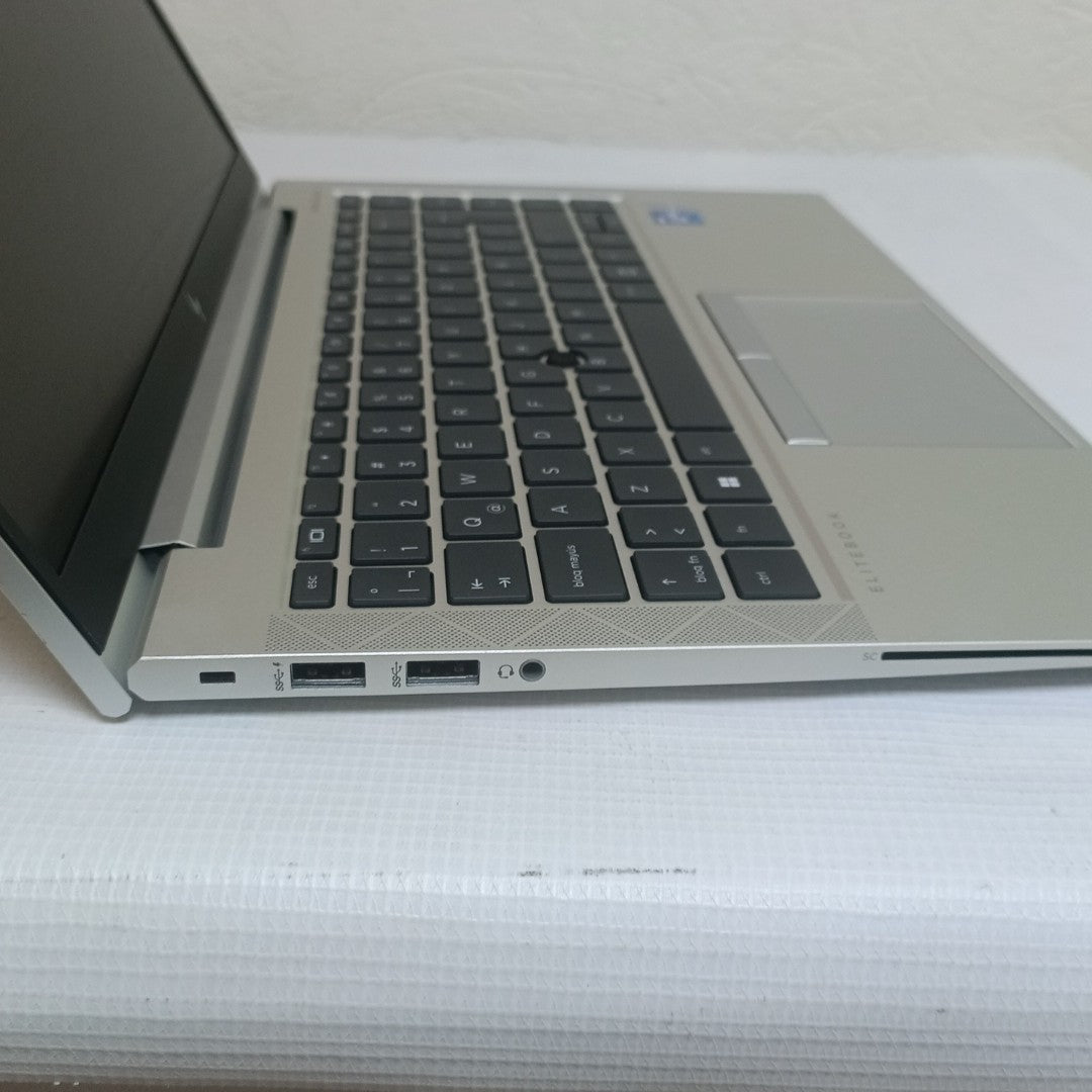 LAPTOP HP ELITEBOOK 840 G8 (2023) 256 GB SSD 16 GB RAM (SEMINUEVO)