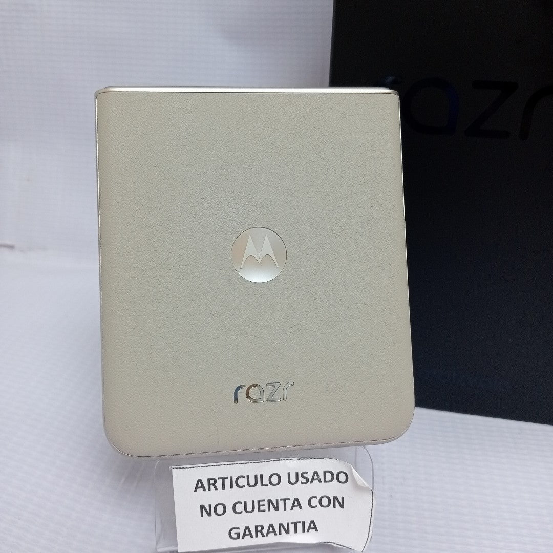 CELULAR MOTOROLA RAZR 50 5G XT2453-1 512 GB 12 GB RAM (SEMINUEVO)