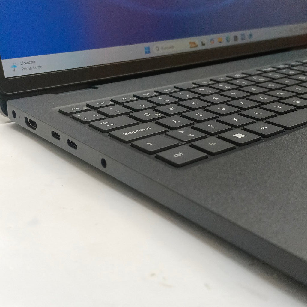 LAPTOP DELL PRO 16 (2025) 256 GB SSD 8 GB RAM