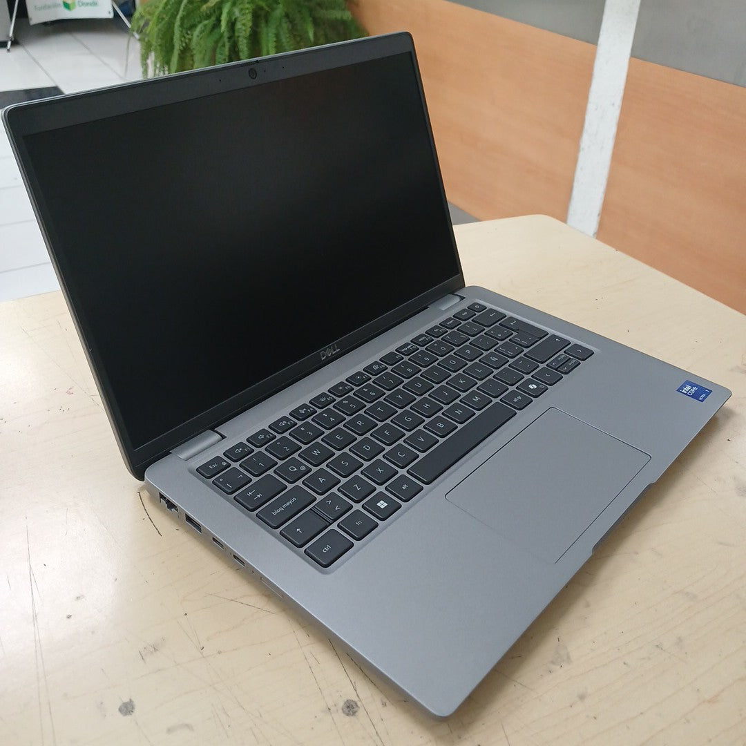 LAPTOP DELL LATITUDE 5450 (2024) 512 GB SSD 16 GB RAM (SEMINUEVO)