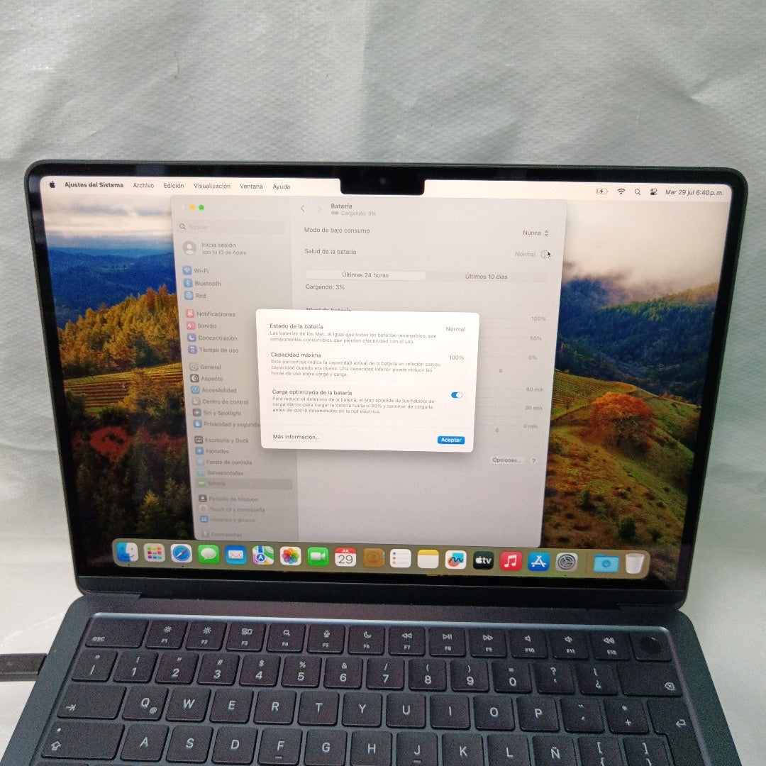 LAPTOP APPLE MACBOOK AIR 13" 2022 3.49 A2681 (8 CPU/8 GPU) 256 GB SSD 16 GB RAM (SEMINUEVO)