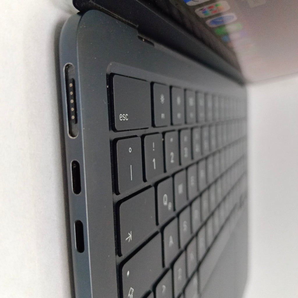 LAPTOP APPLE MACBOOK AIR 13" 2022 3.49 A2681 (8 CPU/8 GPU) 256 GB SSD 8 GB RAM (SEMINUEVO)