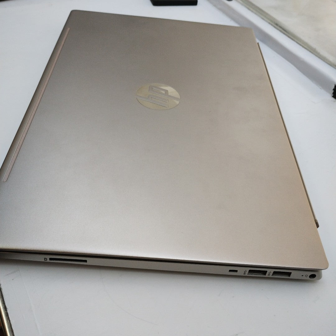 LAPTOP HP PAVILION 15-CW1012LA (2023) 1 TB + 128 GB SSD 12 GB RAM (SEMINUEVO)