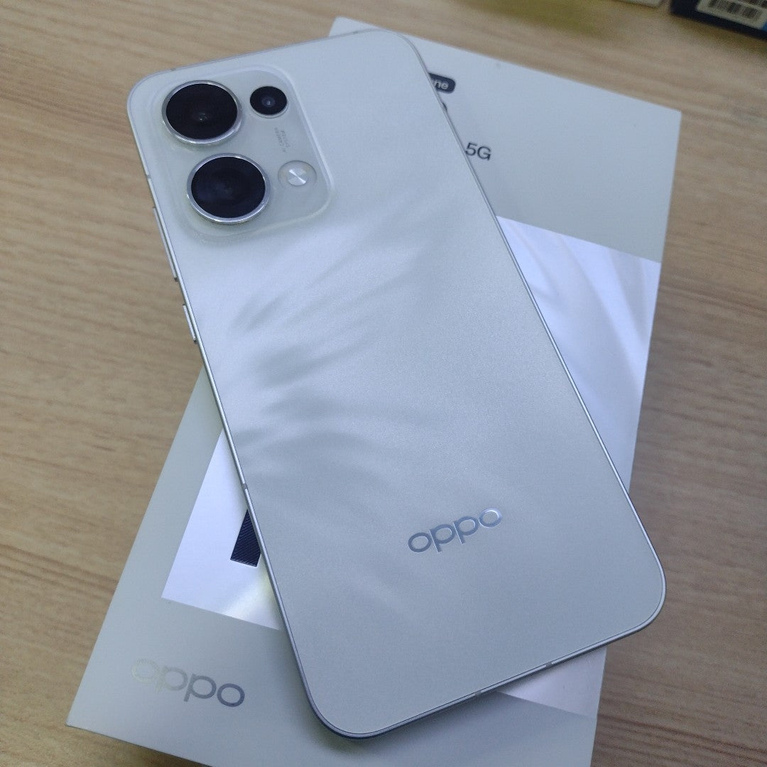 CELULAR OPPO  RENO13 5G CPH2689 (2024) 512 GB 12 GB RAM (SEMINUEVO)