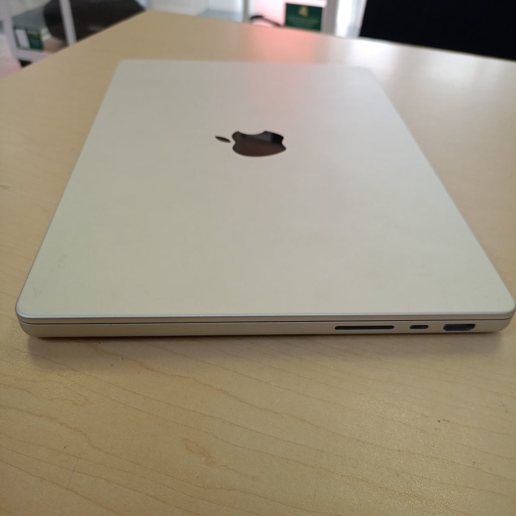 LAPTOP APPLE MACBOOK PRO 14" 2021 3.2 A2442 (8 CPU/14 GPU) 512 GB SSD 16 GB RAM (SEMINUEVO)