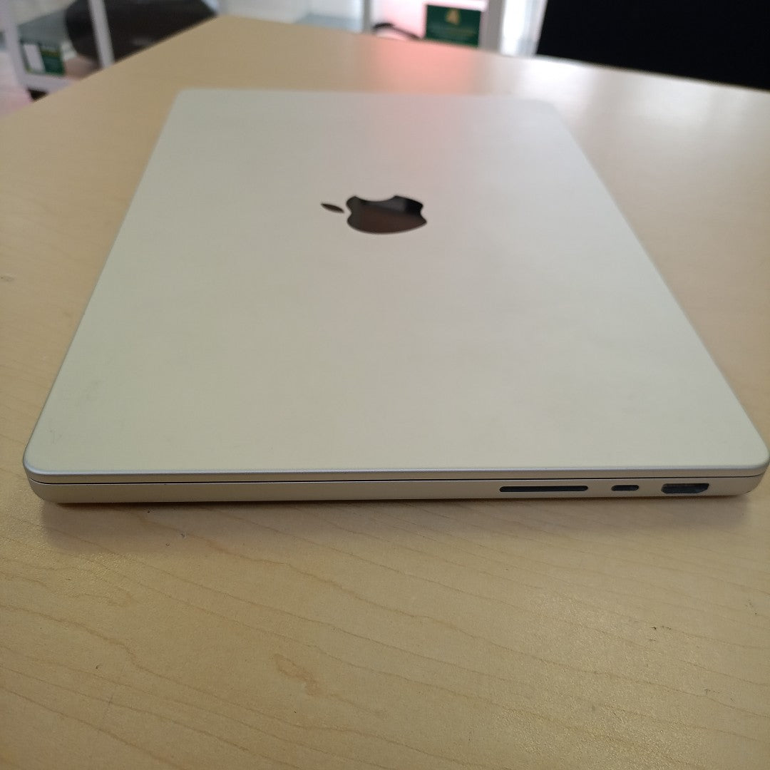 LAPTOP APPLE MACBOOK PRO 14" 2021 3.2 A2442 (8 CPU/14 GPU) 512 GB SSD 16 GB RAM (SEMINUEVO)
