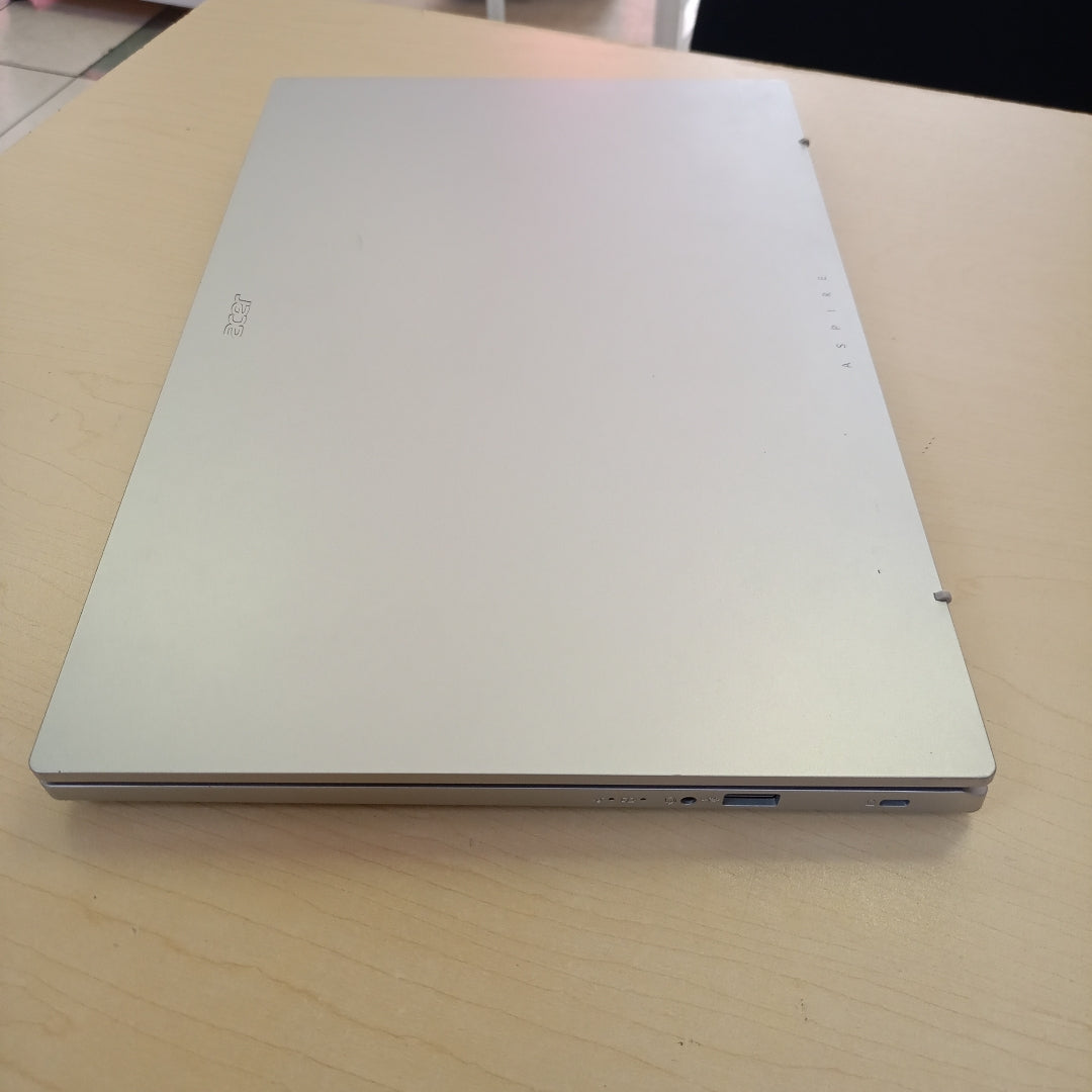 LAPTOP ACER ASPIRE 3 A315-24P-R841 (2023) 512 GB SSD 8 GB RAM (SEMINUEVO)