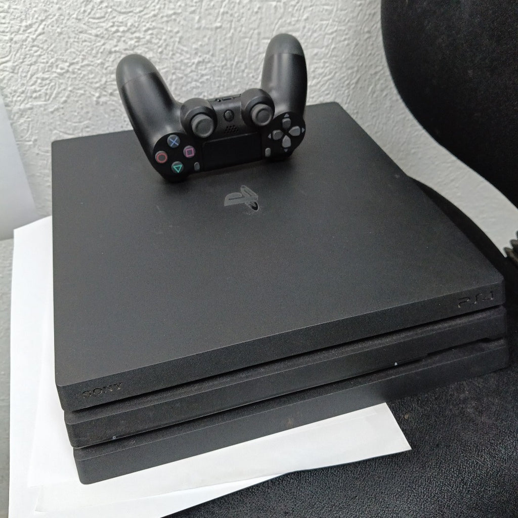 CONSOLA DE VIDEOJUEGO SONY PS4 PRO 1 TB (SEMINUEVO)
