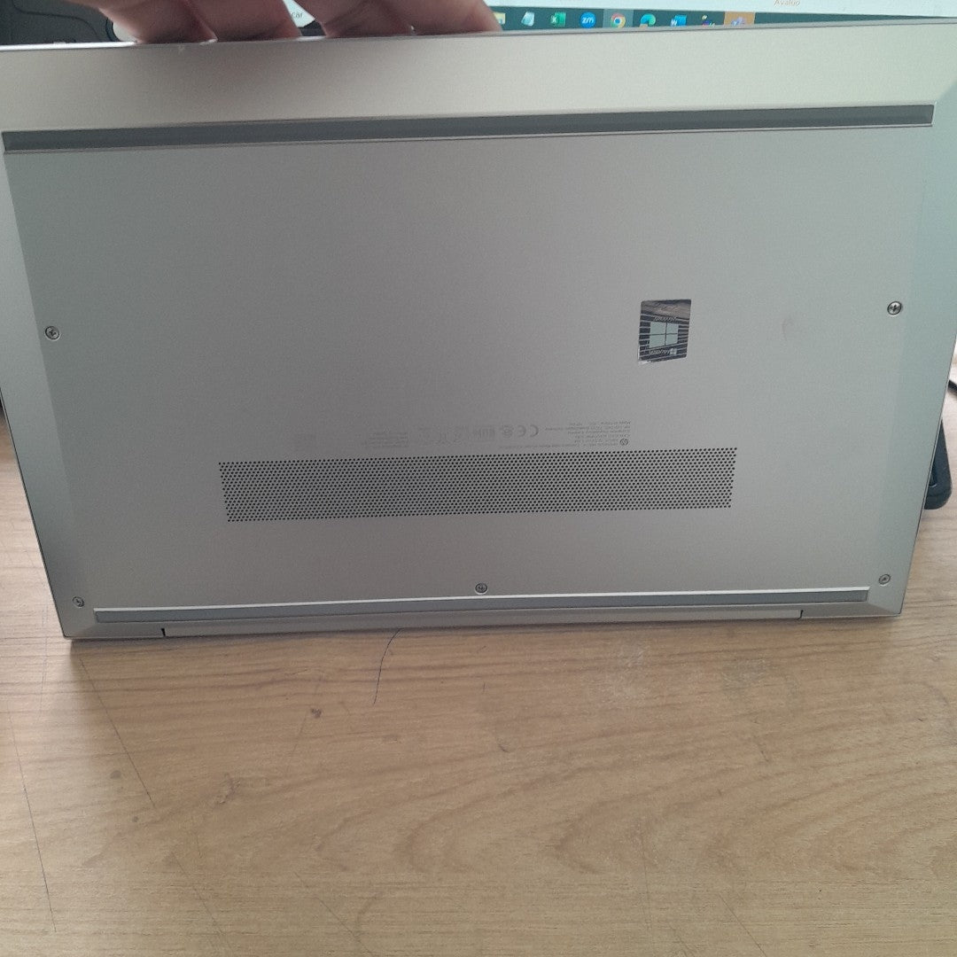 LAPTOP HP ELITEBOOK 840 G8 (2023) 256 GB SSD 16 GB RAM (SEMINUEVO)