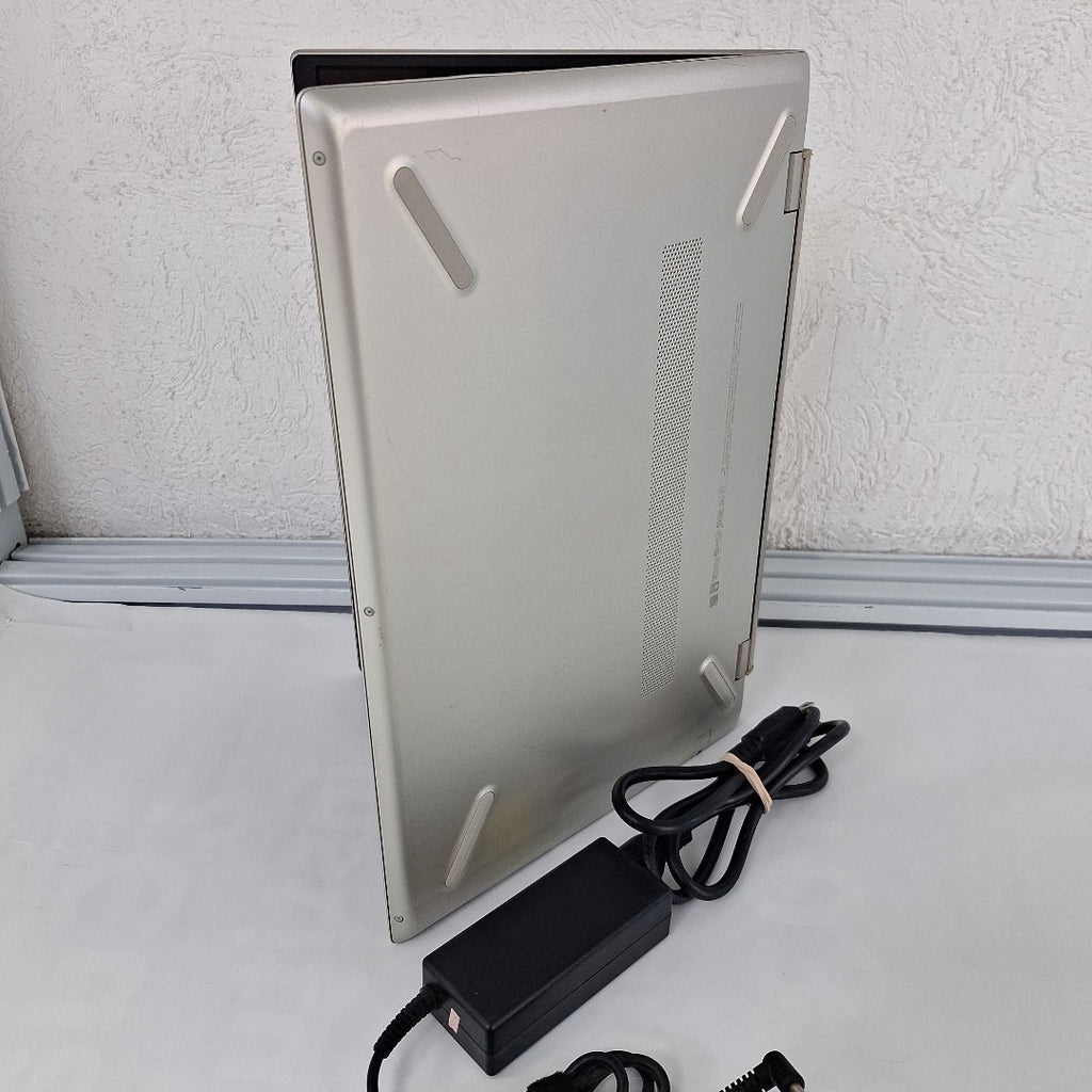 LAPTOP HP PAVILION 15-CW1012LA (2023) 1 TB + 128 GB SSD 12 GB RAM (SEMINUEVO)