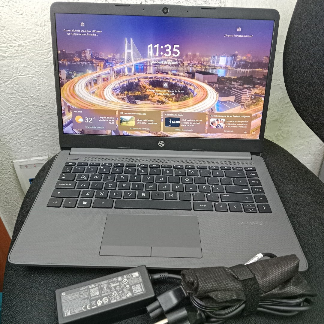 LAPTOP HP 245 G9 (2024) 512 GB SSD 8 GB RAM (SEMINUEVO)