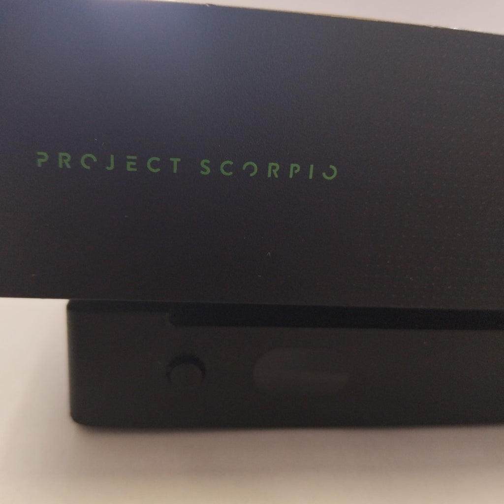 CONSOLA DE VIDEOJUEGO MICROSOFT XBOX ONE X 1 TB (SEMINUEVO)