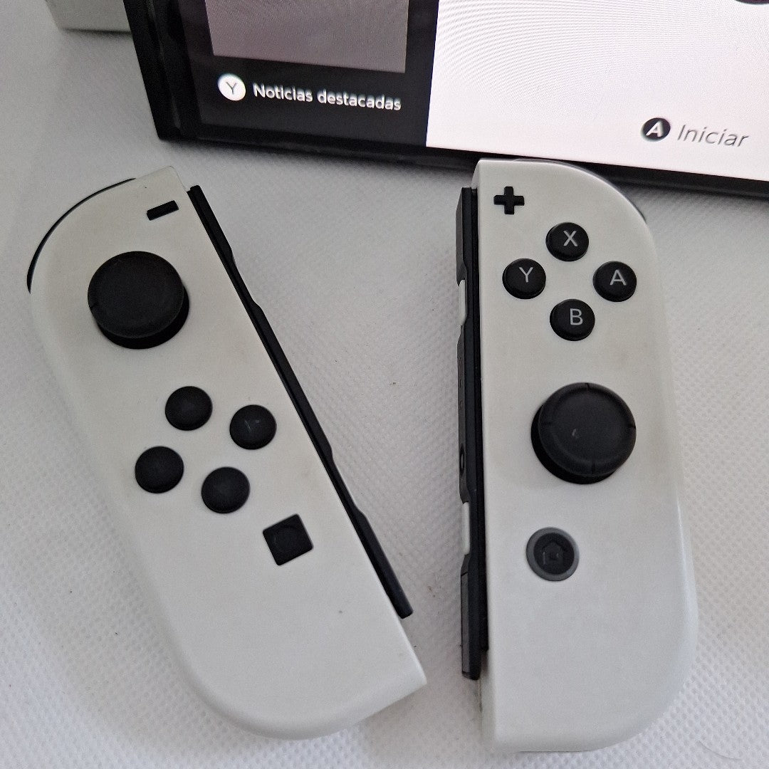 CONSOLA DE VIDEOJUEGO NINTENDO SWITCH 32 GB (SEMINUEVO)