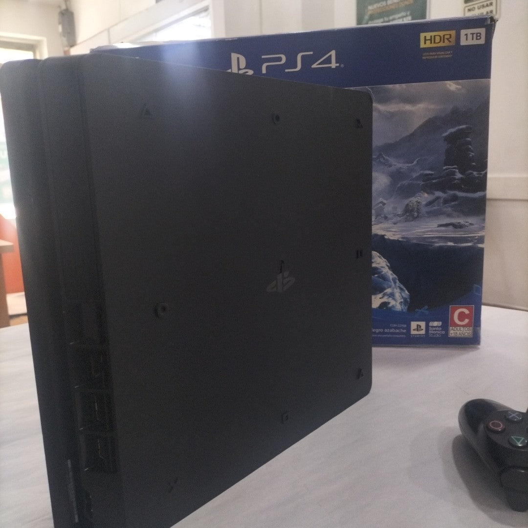 CONSOLA DE VIDEOJUEGO SONY PS4 SLIM 1 TB (SEMINUEVO)